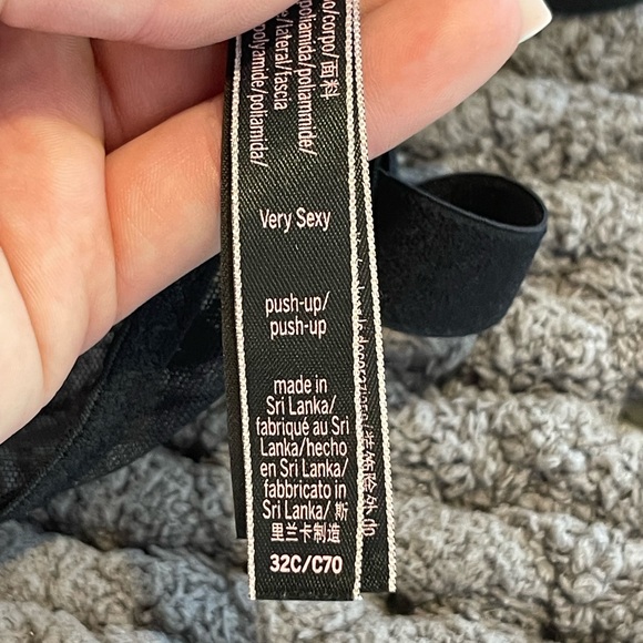 Victoria secret push up bra - Picture 3 of 3